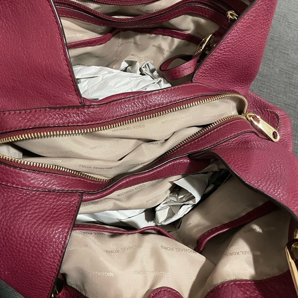 Michael Kors  Burgundy pebbled leather shoulder bag with three compartment - Picture 10 of 10